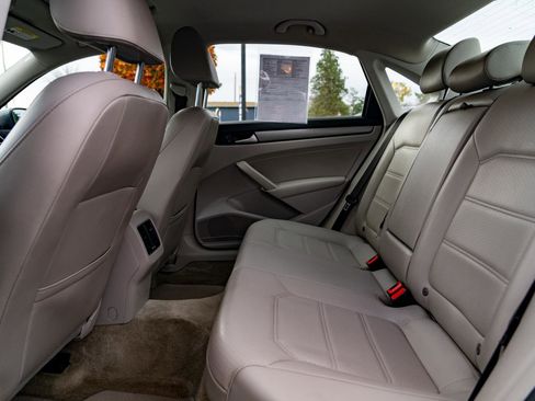 Used 2015 Volkswagen Passat TDI SE image 17