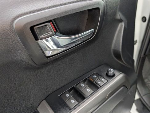 Used 2022 Toyota Tacoma TRD Off-Road image 14