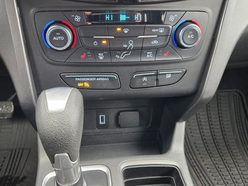 Used 2017 Ford Escape SE w/ Equipment Group 201A AWD/4WD image 16