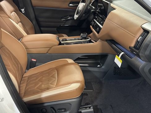 New 2026 Nissan Pathfinder Platinum AWD/4WD image 9