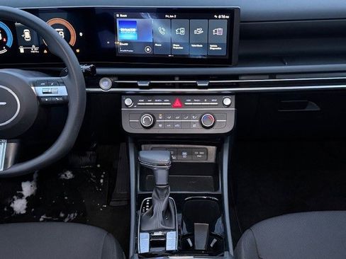 Certified 2025 Hyundai Tucson SE image 17