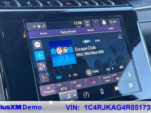 Used 2024 Jeep Grand Cherokee L Laredo image 30