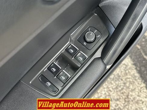 Used 2020 Volkswagen Tiguan SE w/ Panoramic Sunroof Package AWD/4WD image 11
