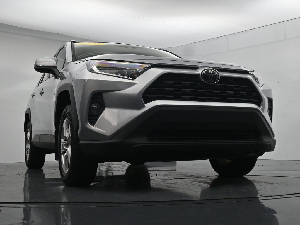 Used 2021 Toyota RAV4 XLE AWD/4WD image 36