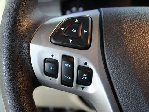 Used 2017 Ford Taurus SE image 14