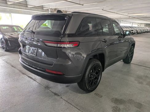 New 2025 Jeep Grand Cherokee Altitude image 5