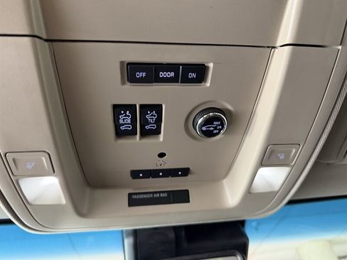 Used 2016 GMC Yukon XL Denali w/ Open Road Package AWD/4WD image 21