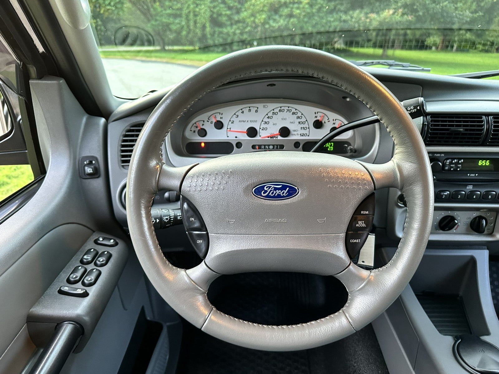 Used 2004 Ford Explorer Sport Trac 4x4 image 21