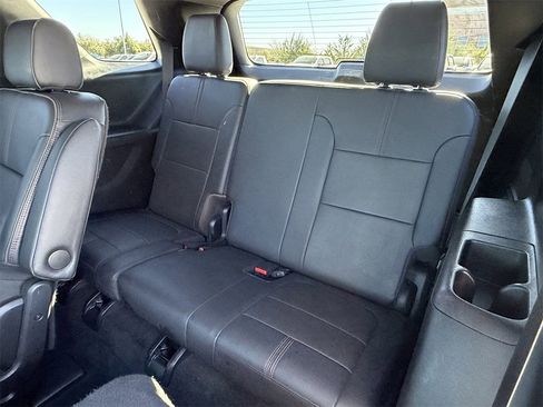 Certified 2023 Chevrolet Traverse RS image 30
