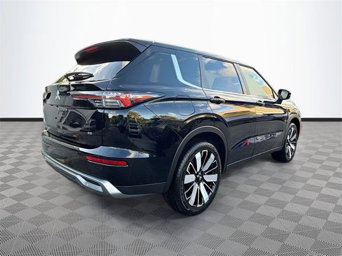 New 2025 Mitsubishi Outlander SE image 5