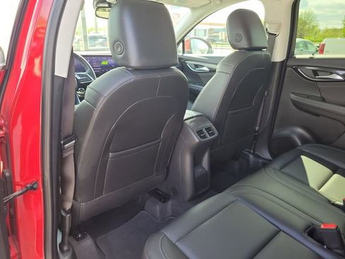 Used 2025 Buick Envision Preferred AWD/4WD image 16