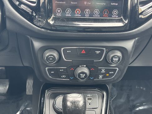 Used 2020 Jeep Compass Limited AWD/4WD image 19