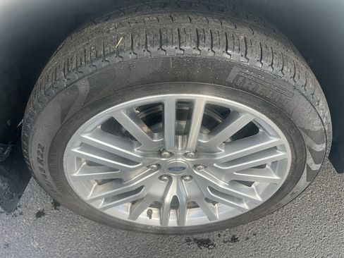 Used 2024 Ford Expedition Limited RWD image 11