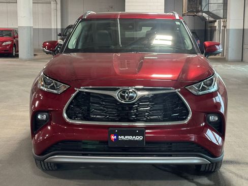 New 2026 Toyota Highlander Platinum image 3