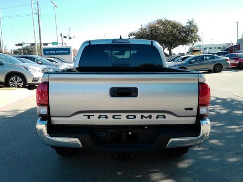 Used 2022 Toyota Tacoma SR5 image 8