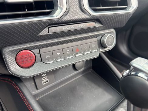 Used 2025 Ford Mustang Premium image 31