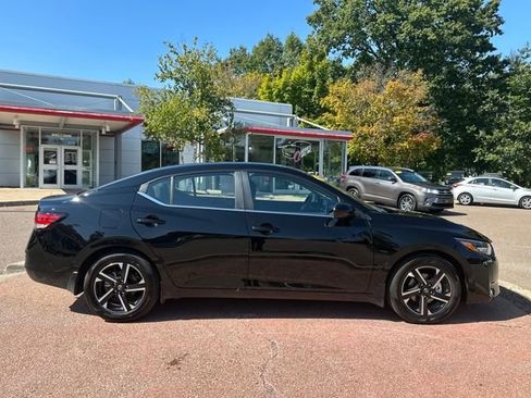 Used 2025 Nissan Sentra SV w/ Trunk Package image 6