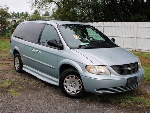 Used 2001 Chrysler Town & Country LX FWD image 3