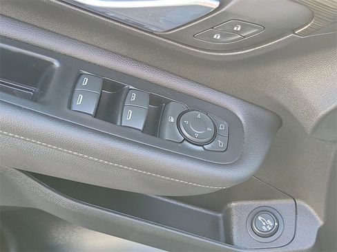 Used 2023 GMC Terrain SLE w/ Driver Convenience Package image 23