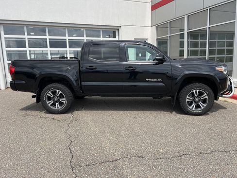 Used 2019 Toyota Tacoma TRD Sport AWD/4WD image 22