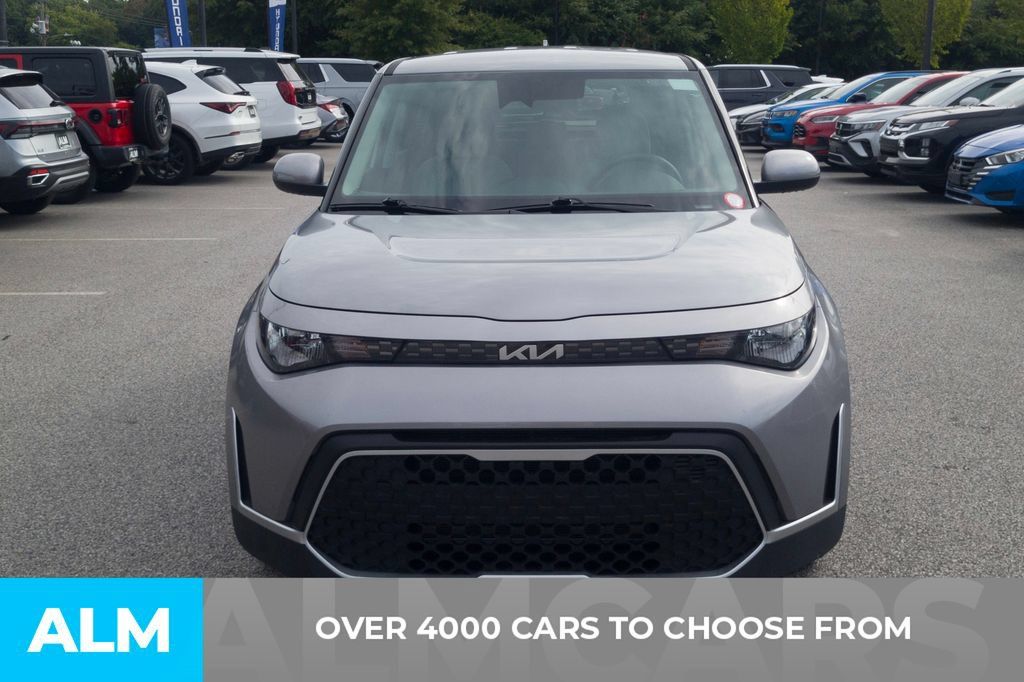 Used 2025 Kia Soul LX w/ LX Technology Package FWD image 2