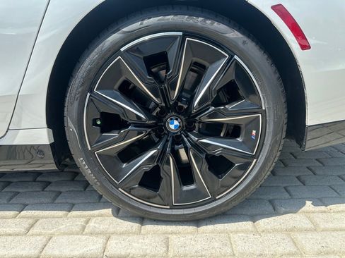 Used 2025 BMW 740i w/ Executive Package RWD image 3