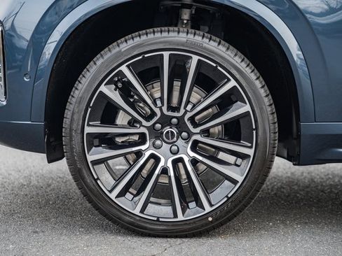 New 2026 Volvo XC90 B6 Plus w/ Protection Package Premier image 17