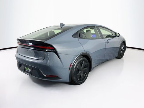 Used 2025 Toyota Prius LE FWD image 9