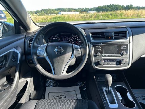 Used 2017 Nissan Altima 2.5 SV FWD image 14