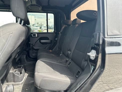 Used 2021 Jeep Gladiator Sport image 4