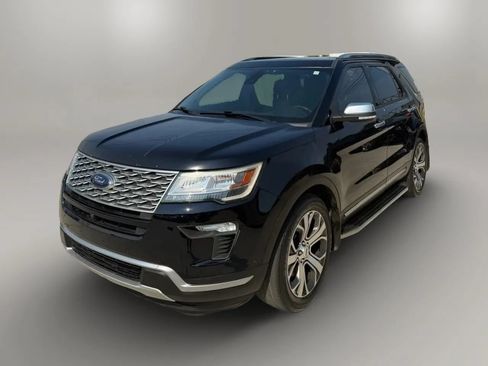 Used 2018 Ford Explorer Platinum AWD/4WD image 3