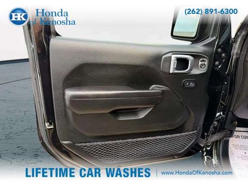 Used 2020 Jeep Gladiator Sport w/ Technology Group image 11