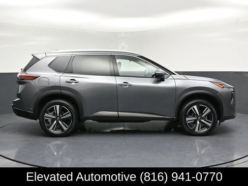 Used 2025 Nissan Rogue SL FWD image 28