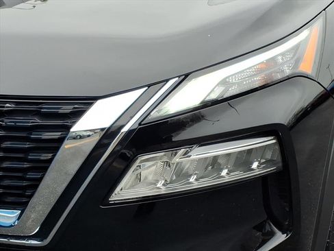 Used 2023 Nissan Rogue SV w/ SV Premium B Package image 8