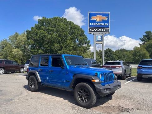 Used 2024 Jeep Wrangler Unlimited Sport w/ Convenience Group AWD/4WD image 2