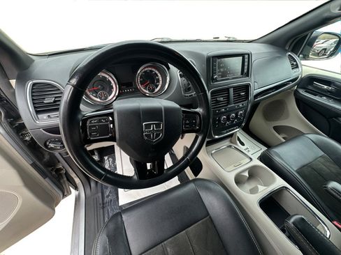 Used 2019 Dodge Grand Caravan SXT FWD image 30