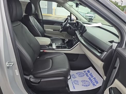 Certified 2022 Kia Carnival LX FWD image 31