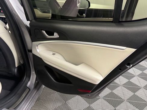 Used 2025 Genesis G70 2.5T image 29