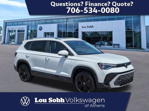 New 2026 Volkswagen Taos SE FWD image 1