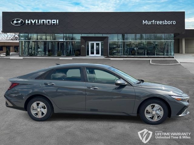 New 2026 Hyundai Elantra SE FWD image 4