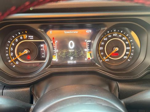 Used 2024 Jeep Gladiator Rubicon w/ Technology Group image 19