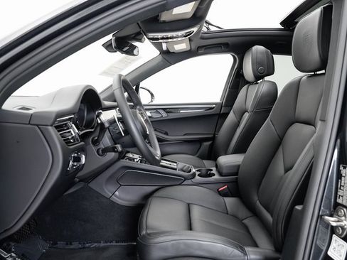 Used 2025 Porsche Macan image 8