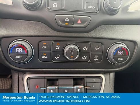 Used 2024 GMC Terrain SLT AWD/4WD image 20
