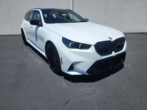 New 2027 BMW M5 Touring AWD/4WD image 2