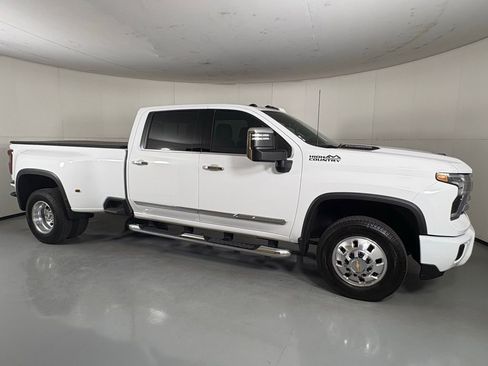 Used 2024 Chevrolet Silverado 3500 High Country w/ High Country Premium Package AWD/4WD image 11