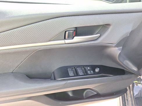 Used 2025 Toyota Camry SE image 17