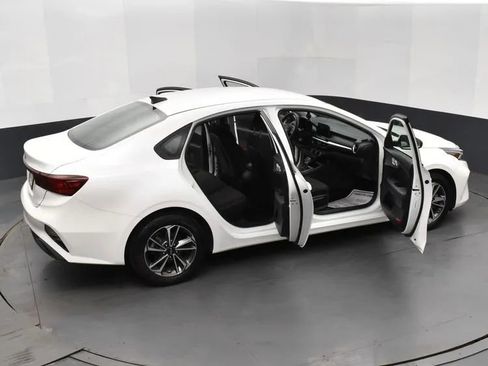 Used 2024 Kia Forte LXS image 6