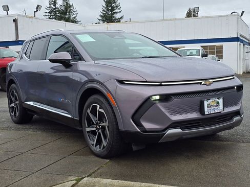 Used 2024 Chevrolet Equinox EV LT image 3