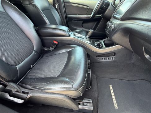 Used 2017 Dodge Journey Crossroad w/ Popular Equipment Group FWD image 10