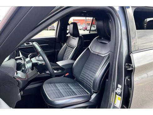 Used 2025 Ford Explorer ST-Line AWD/4WD image 28